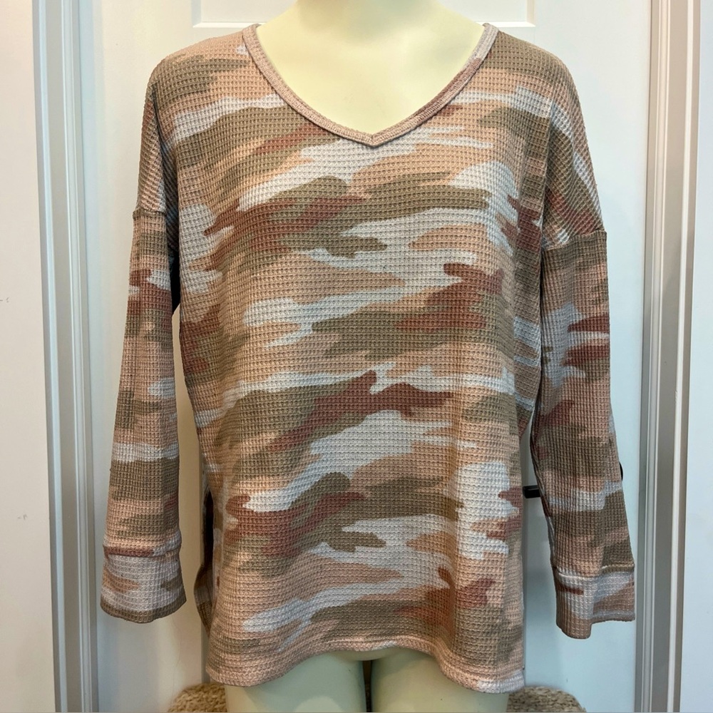 American Eagle Women Pink Camo Long Sleeve Thermal V Neck Top Shirt‎ Size Medium